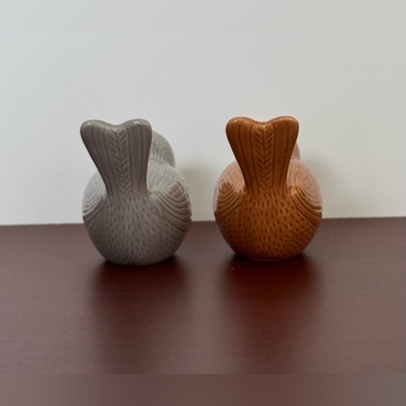 Hallmark Decorative Ceramic Bird Salt And Pepper Shakers- Gray and Brown - Picture 4 of 11